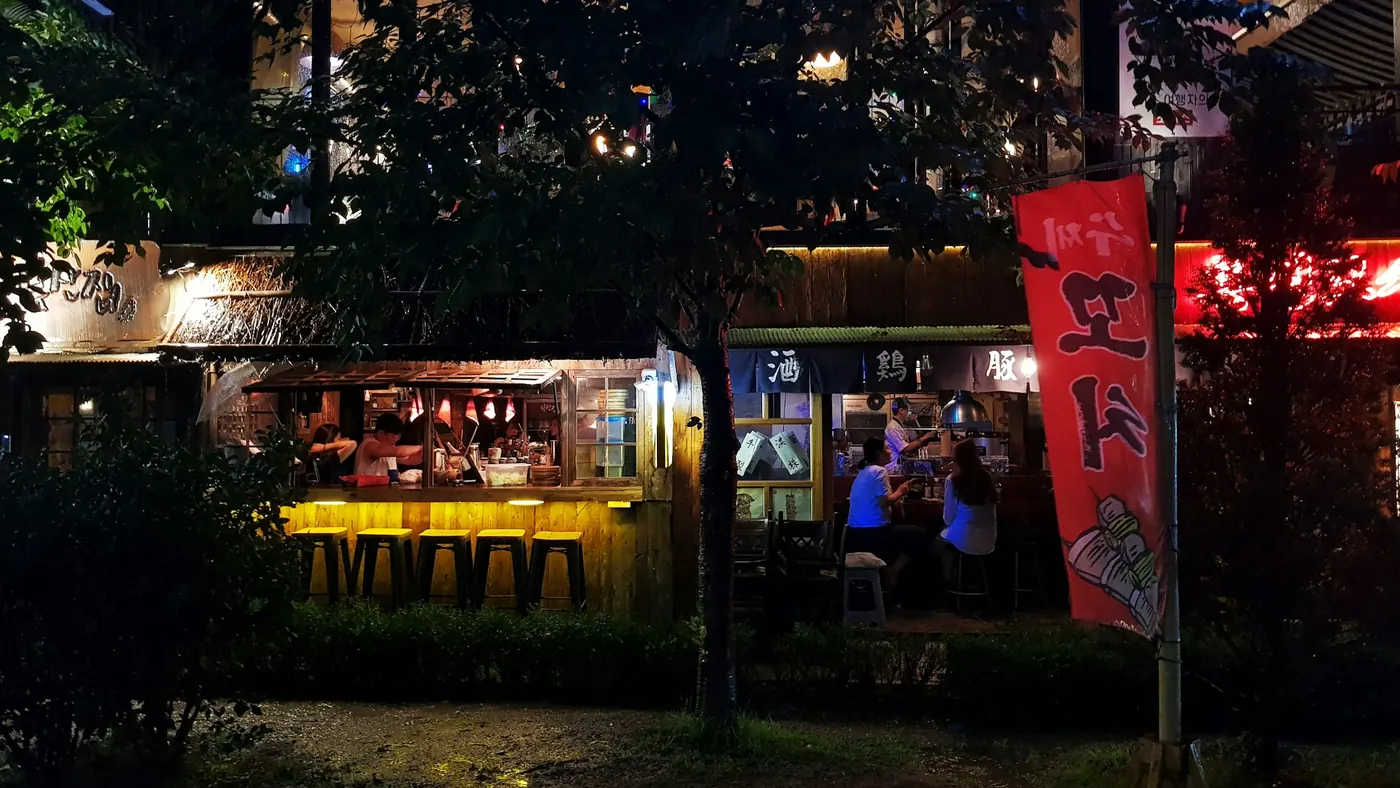 street restaurants in Hongdae